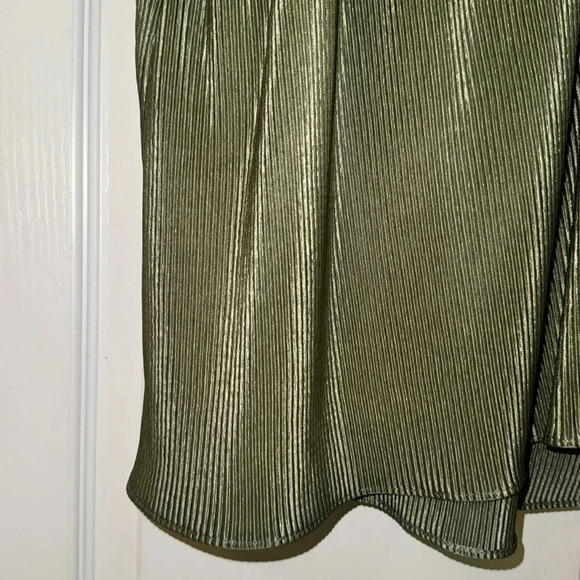 Roz&Ali Pleated off the Shoulder Blouse - Picture 3 of 6